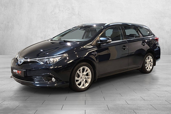 Toyota Auris 8 of 30