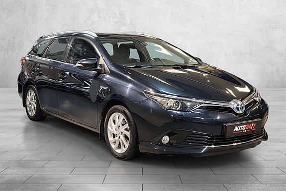 Toyota Auris 7 of 30