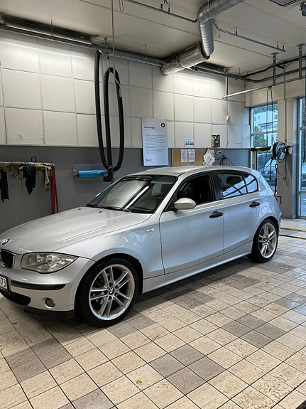 BMW 118d 4 of 13