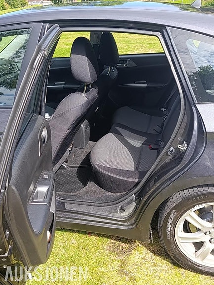 Subaru Impreza 12 of 16