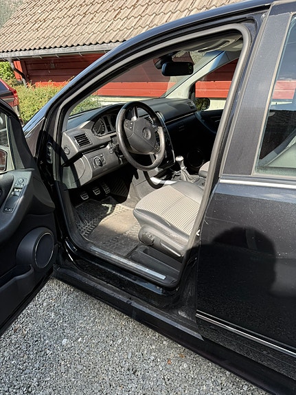 Mercedes-Benz B180 d 3 of 5