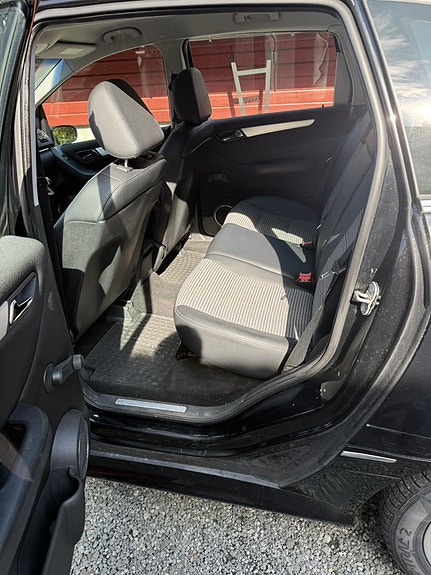 Mercedes-Benz B180 d 2 of 5