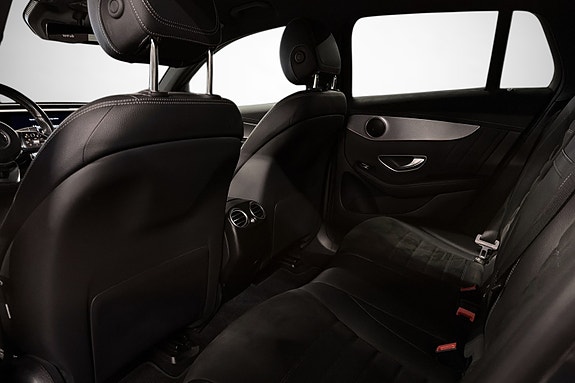 Mercedes-Benz EQC400 14 of 29