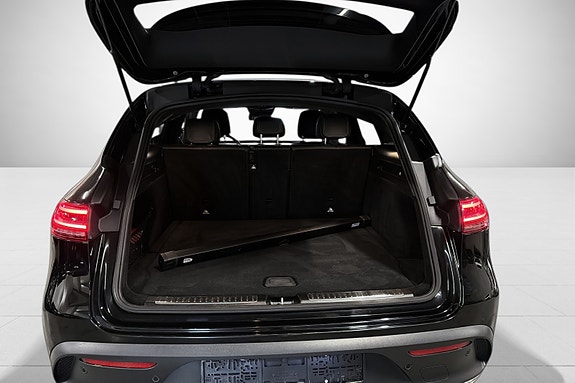 Mercedes-Benz EQC400 29 of 29