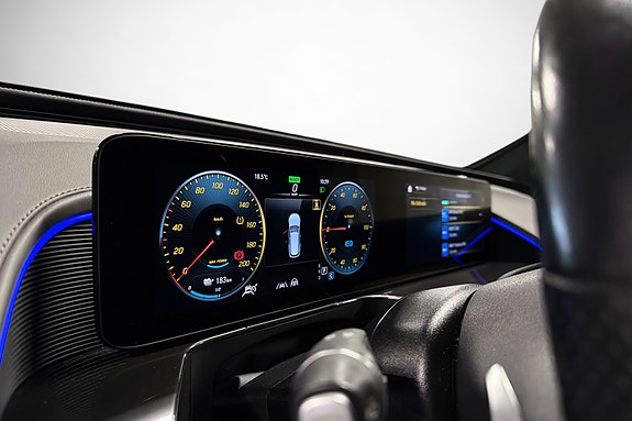 Mercedes-Benz EQC400 23 of 29