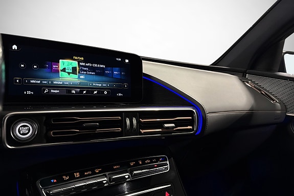 Mercedes-Benz EQC400 18 of 29