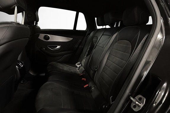 Mercedes-Benz EQC400 13 of 29
