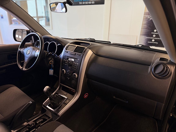 Suzuki Grand Vitara 24 of 30