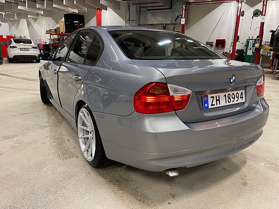 BMW 320d 26 of 27