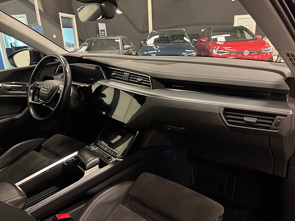 Audi e-tron 12 of 23