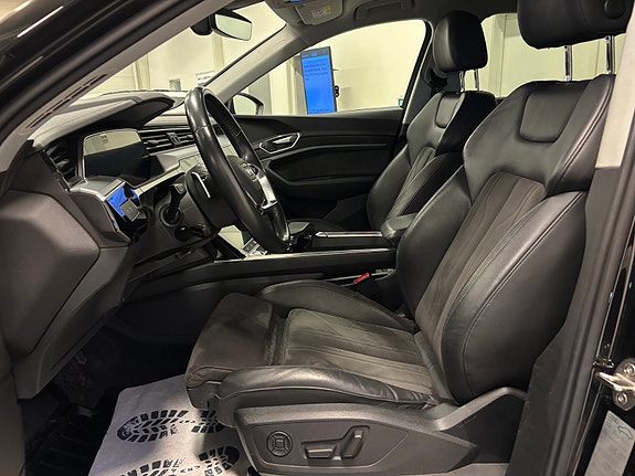 Audi e-tron 9 of 23