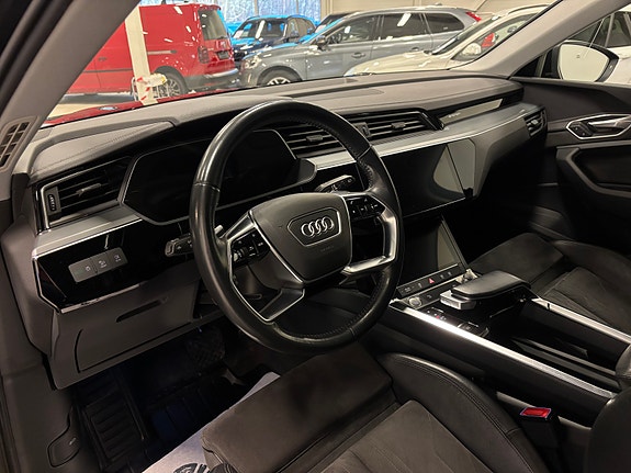 Audi e-tron 10 of 23