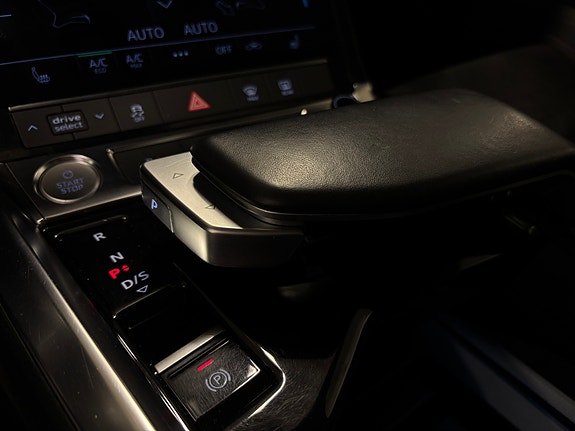 Audi e-tron 15 of 23