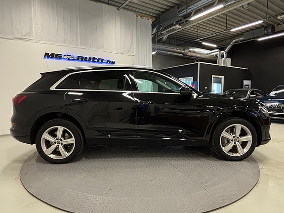 Audi e-tron 3 of 23
