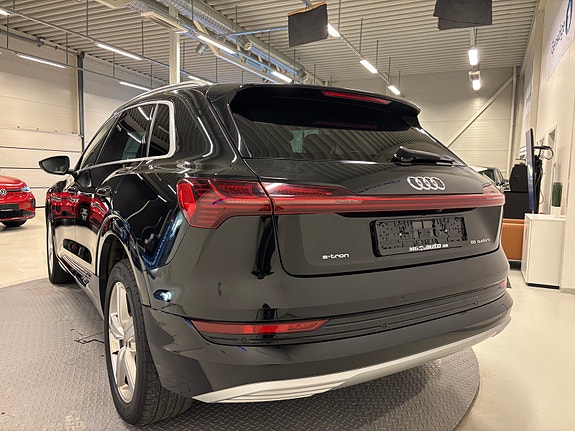 Audi e-tron 5 of 23