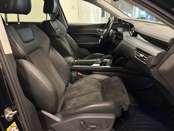 Audi e-tron 11 of 23