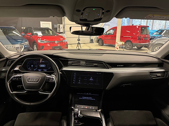 Audi e-tron 13 of 23