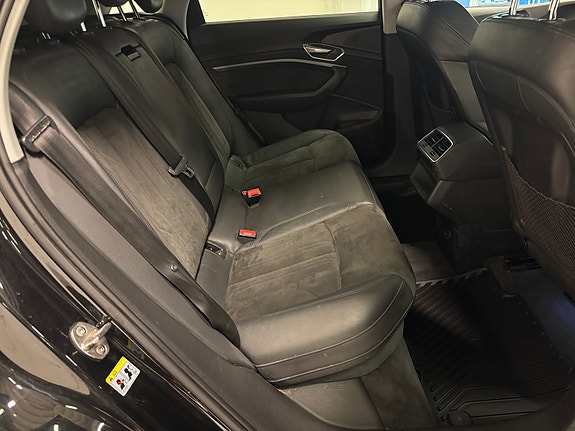 Audi e-tron 20 of 23
