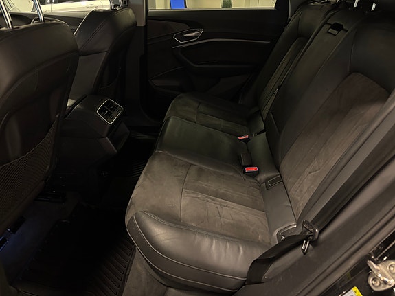 Audi e-tron 21 of 23