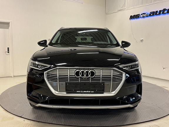 Audi e-tron 8 of 23