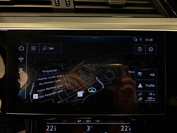 Audi e-tron 17 of 23