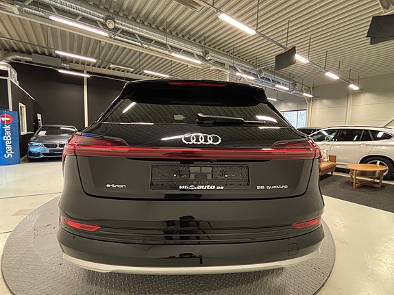 Audi e-tron 4 of 23