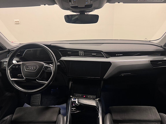 Audi e-tron 16 of 20