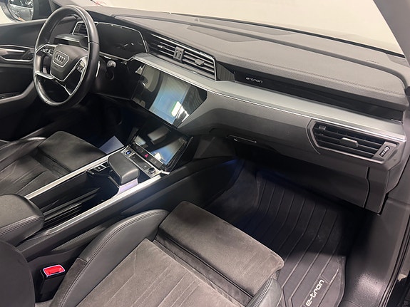 Audi e-tron 15 of 20