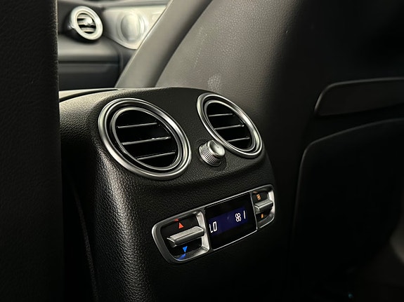 Mercedes-Benz GLC63 27 of 30