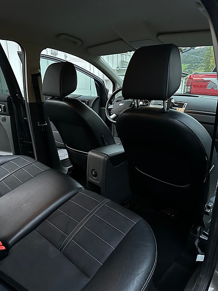 Ford Kuga 22 of 26