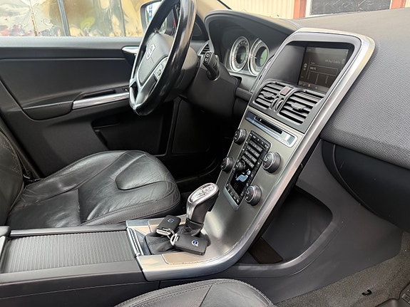 Volvo XC60 30 of 30