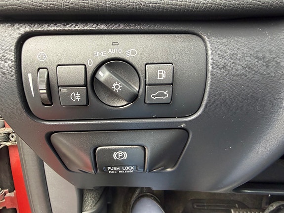 Volvo XC60 14 of 30