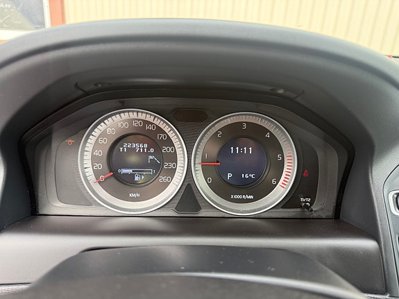 Volvo XC60 11 of 30