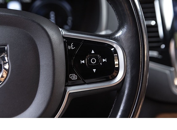 Volvo XC90 14 of 30