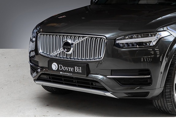 Volvo XC90 2 of 30