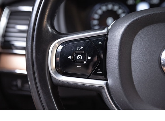 Volvo XC90 13 of 30