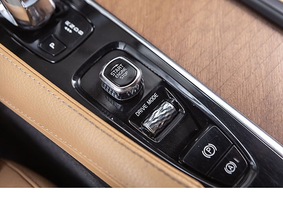 Volvo XC90 24 of 30