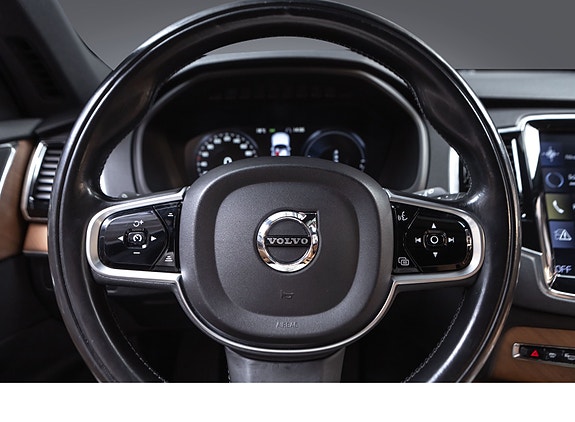 Volvo XC90 12 of 30