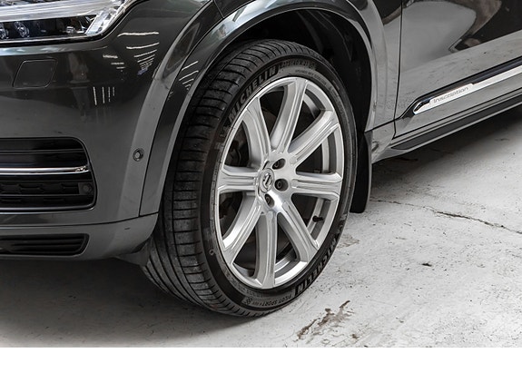 Volvo XC90 3 of 30