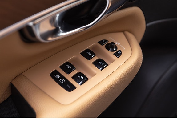 Volvo XC90 26 of 30
