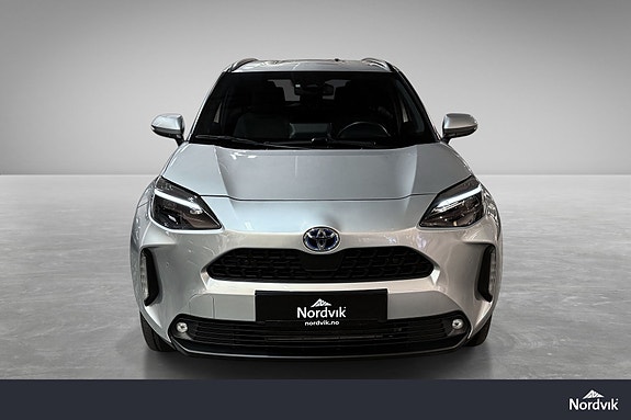 Toyota Yaris Cross 2 of 16