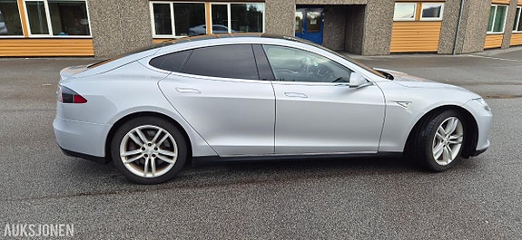 Tesla Model S 4 of 30