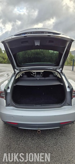 Tesla Model S 27 of 30