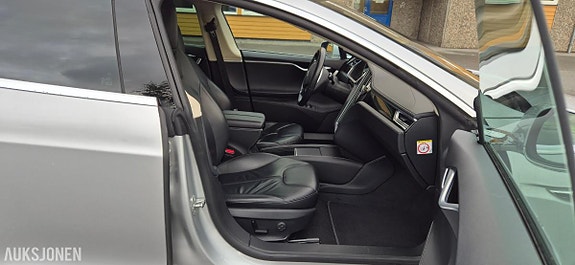 Tesla Model S 18 of 30