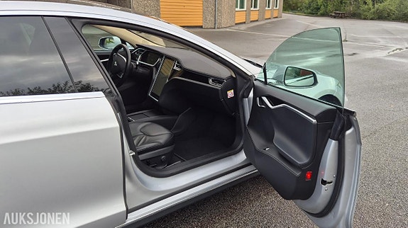 Tesla Model S 19 of 30