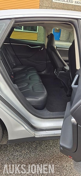Tesla Model S 28 of 30