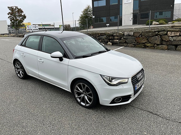 Audi A1 2 of 17