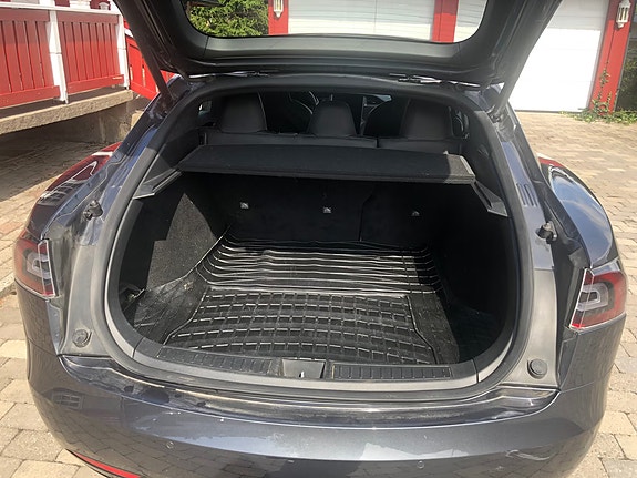 Tesla Model S 13 of 18