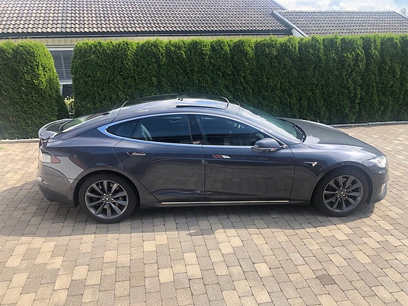 Tesla Model S 7 of 18