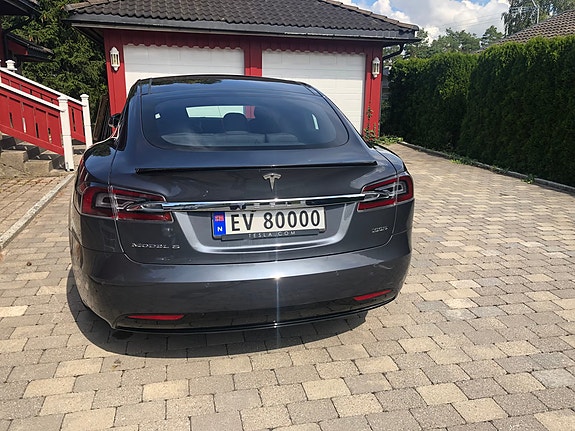 Tesla Model S 10 of 18